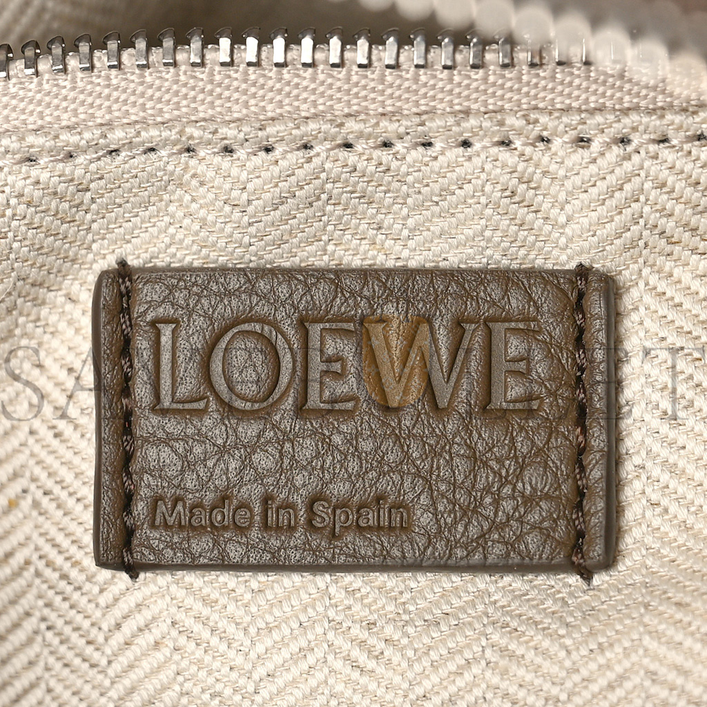 LOEWE BRUSHED SUEDE LARGE ELEPHANT CROSSBODY BAG LICHEN GREY (22*15*10cm) LOEWE BRUSHED SUEDE LARGE ELEPHANT CROSSBODY BAG LICHEN GREY (22*15*10cm)
