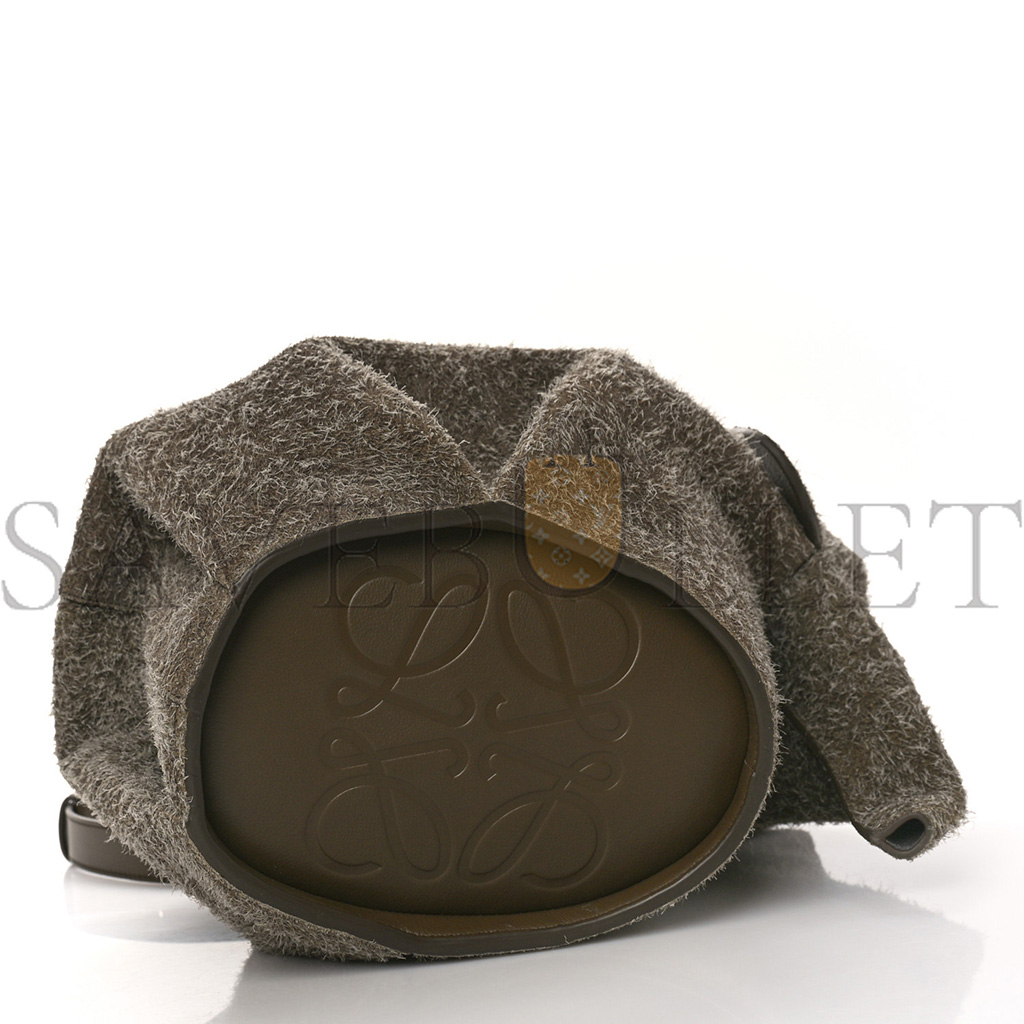 LOEWE BRUSHED SUEDE LARGE ELEPHANT CROSSBODY BAG LICHEN GREY (22*15*10cm) LOEWE BRUSHED SUEDE LARGE ELEPHANT CROSSBODY BAG LICHEN GREY (22*15*10cm)